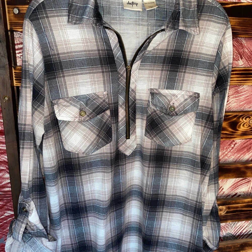 Size Med., 100% Polyester, warm pullover flannel shirt